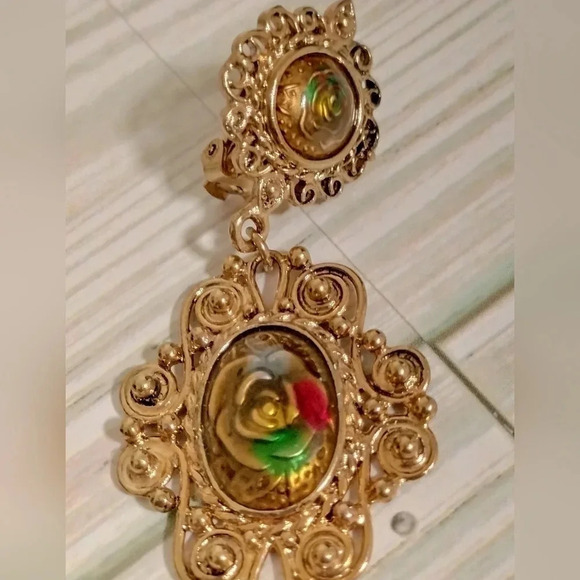 Vintage Fashion Statement Clip On Earrings Gold Tone Filigree Embossed Rose - Picture 1 of 6